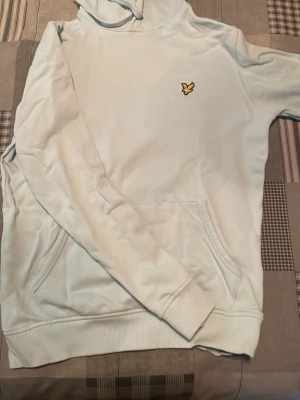 Lyle scott hoodie  - Ljusblå lyle scott hoodie, storlek s