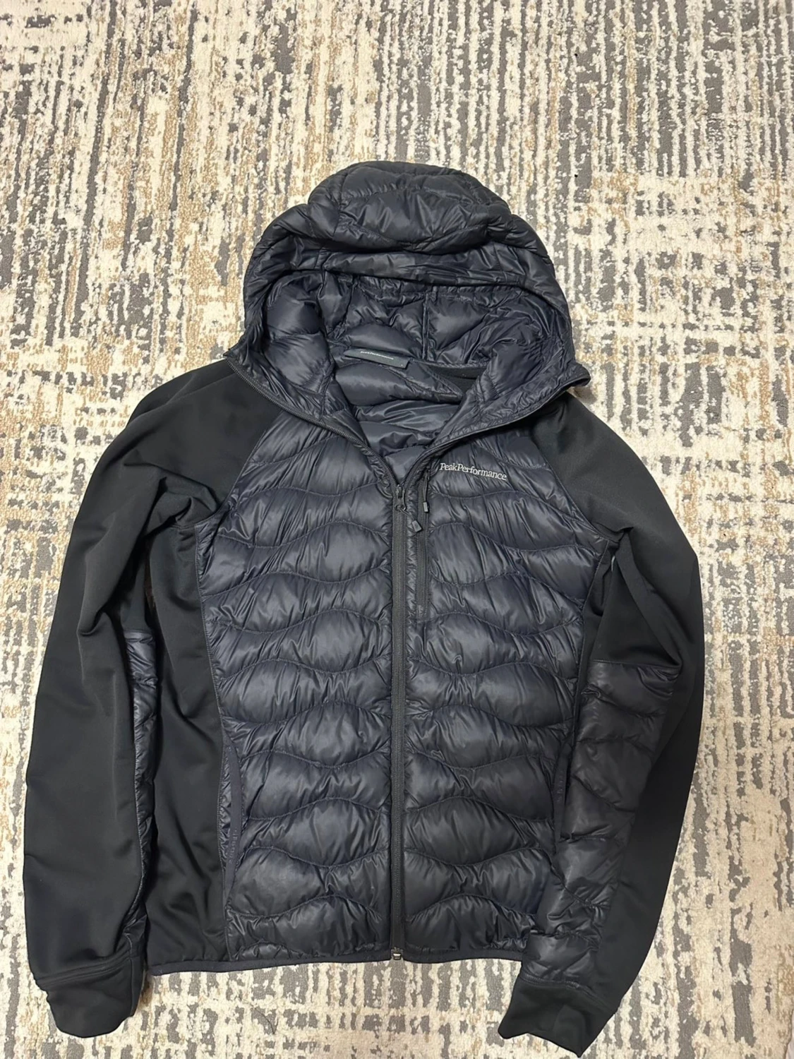 Svart hybrid jacka/Windbreaker Peak Performance