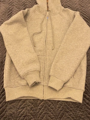 Burberry zip hoodie  - Helt ny burberry hoddie jätte fin storlek m