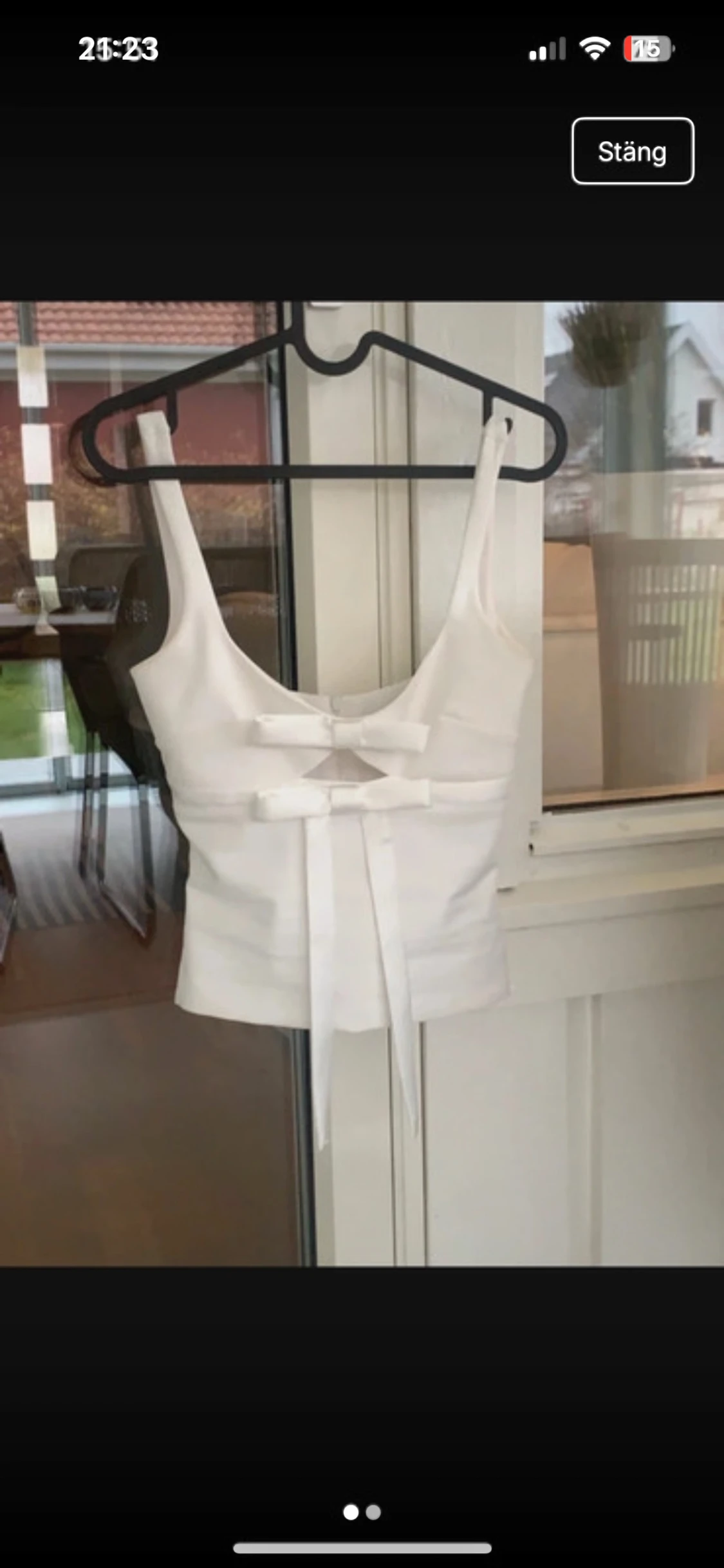 Vit korsett-topp med rosetter