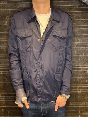 Fieldjacka - Snygg blå fieldjacka, skick - 10/10 | nypris: 2299