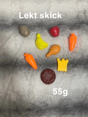 Leksaksmat i plast - Fint lekt skick.