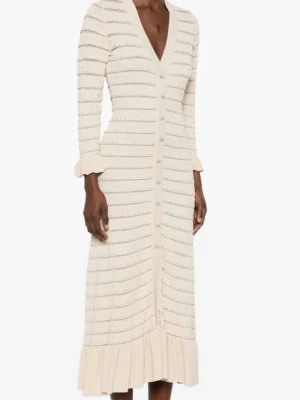 Sandro crystal embellished mid dress  - Säljer min slutsålda Sandro klänning. Klänningen har v-ringning, långärmar med volang vid ärmslut och knappar hela vägen framtill. Materialet är stickat och ger en mjuk och lyxig känsla. Perfekt för dig som gillar eleganta detaljer. Använd endast 1 gång. Nypris 5695kr 