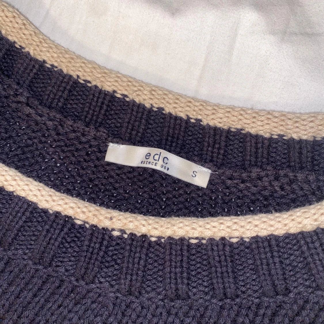 Gosig tjocktröja med rand - 2