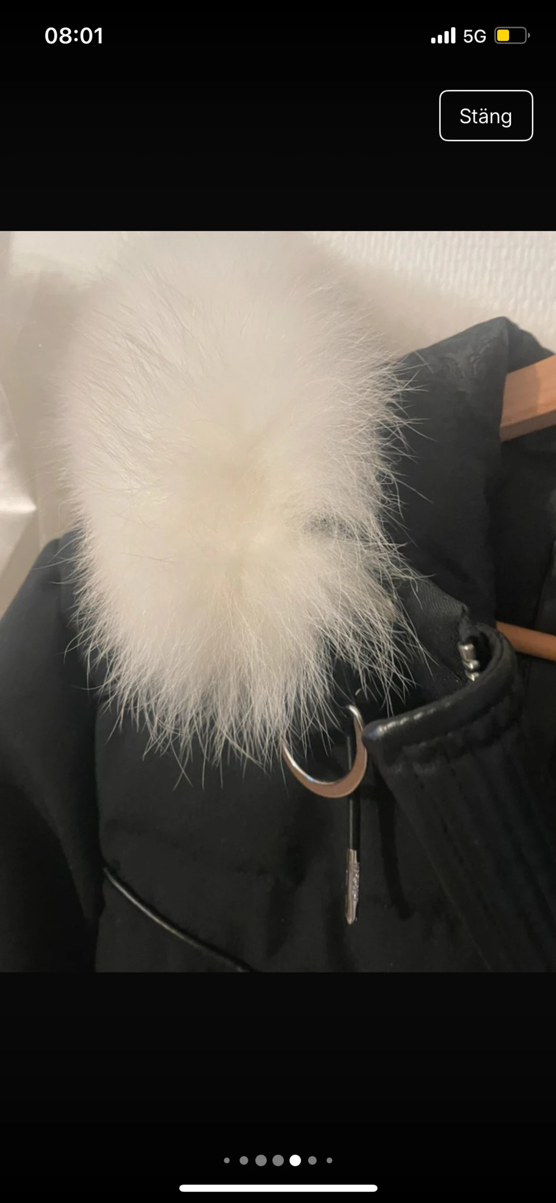 Svart pufferjacka med vit päls från Horsefeathers - 3