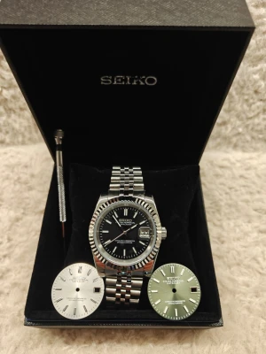 Seiko Mod - Datejust 39mm - Egenbyggd Seiko mod på nh35 platformen. Sitter en Svart urtavla på men den kan bytas mot den vita eller gröna som syns på första bilden. 