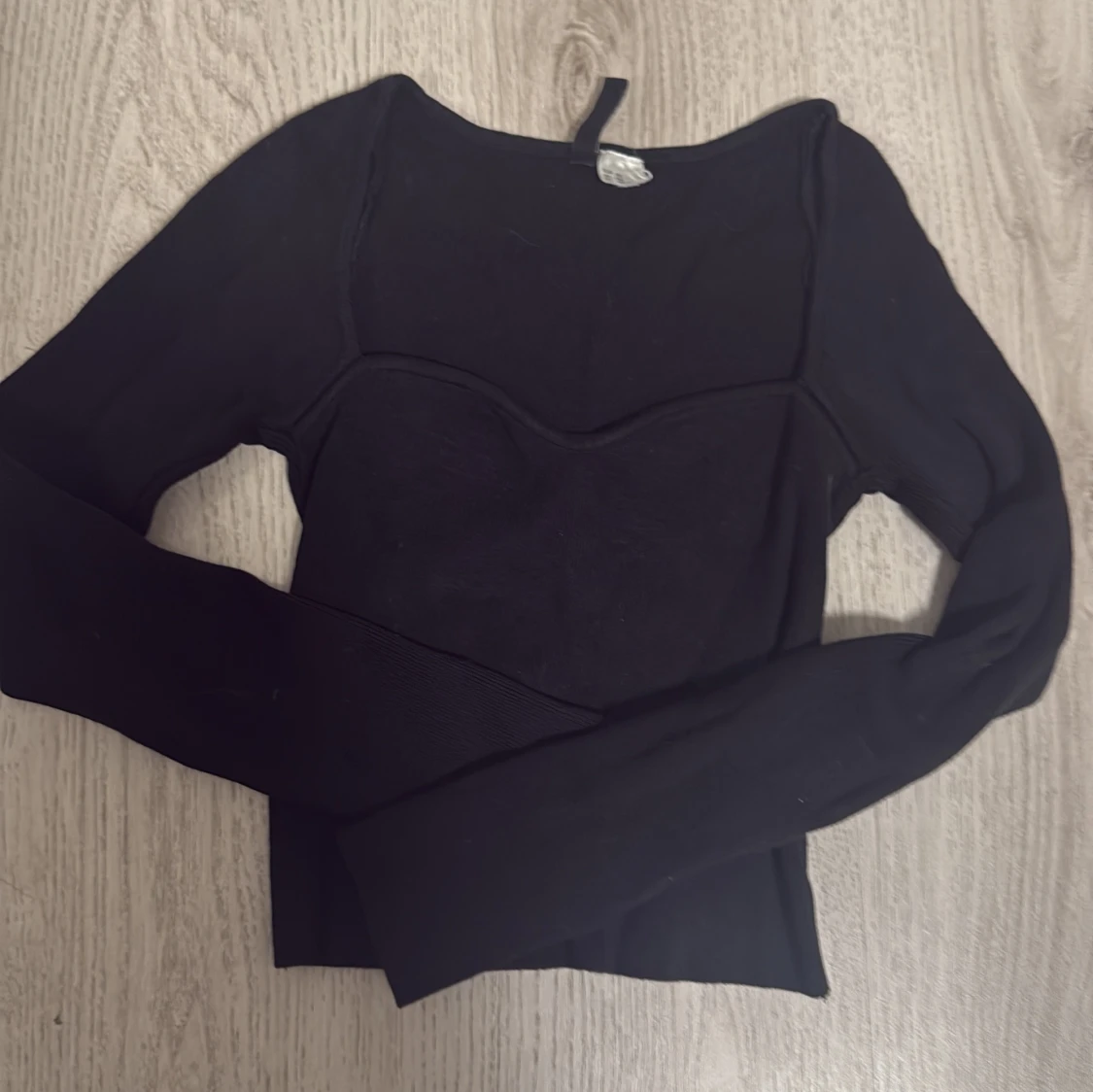 Svart offshoulder topp från Divided - 1