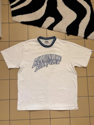 Billionaire Boys Club T-shirt - En unik BBC tee som inte går att få tag på längre. Single stitched och grovt bomull  Längd: 73cm Bredd: 60cm  Hör gärna av dig om du undrar något eller vill ha fler bilder! ✌🏻