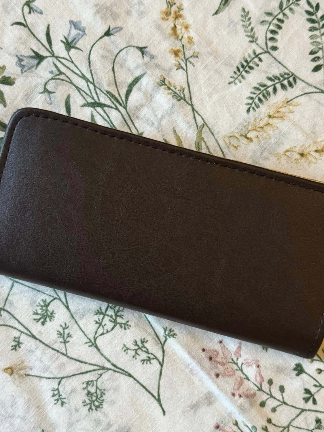 Plånbok med gulddetaljer och blommor - 6