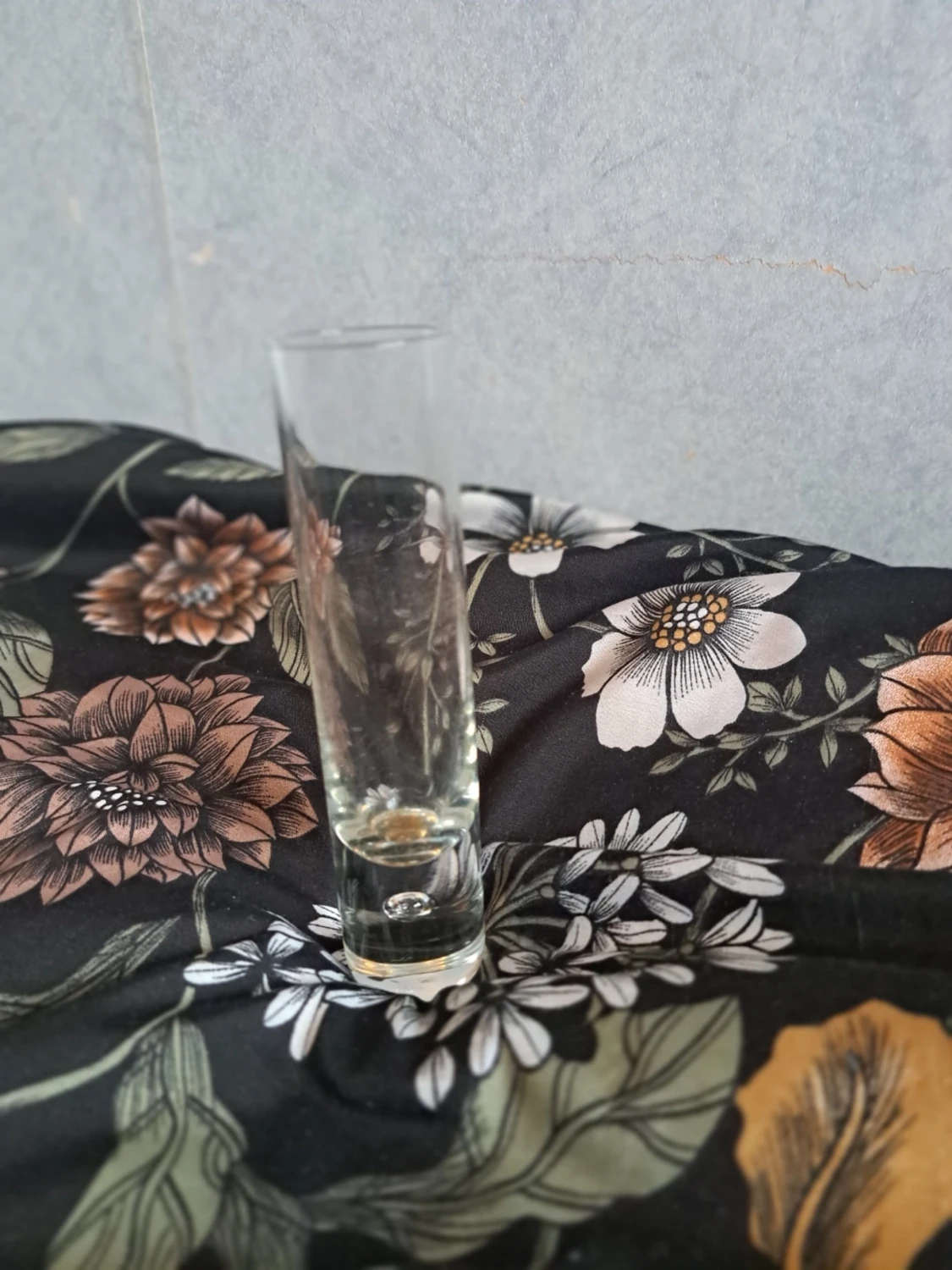 Liten vas eller glas som är längre - 1