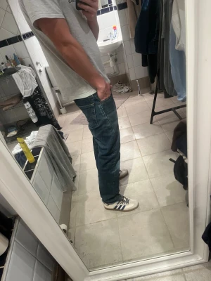 Levis 505 jeans - Lite schystare jeans från Levis. Go passform 30/30. 