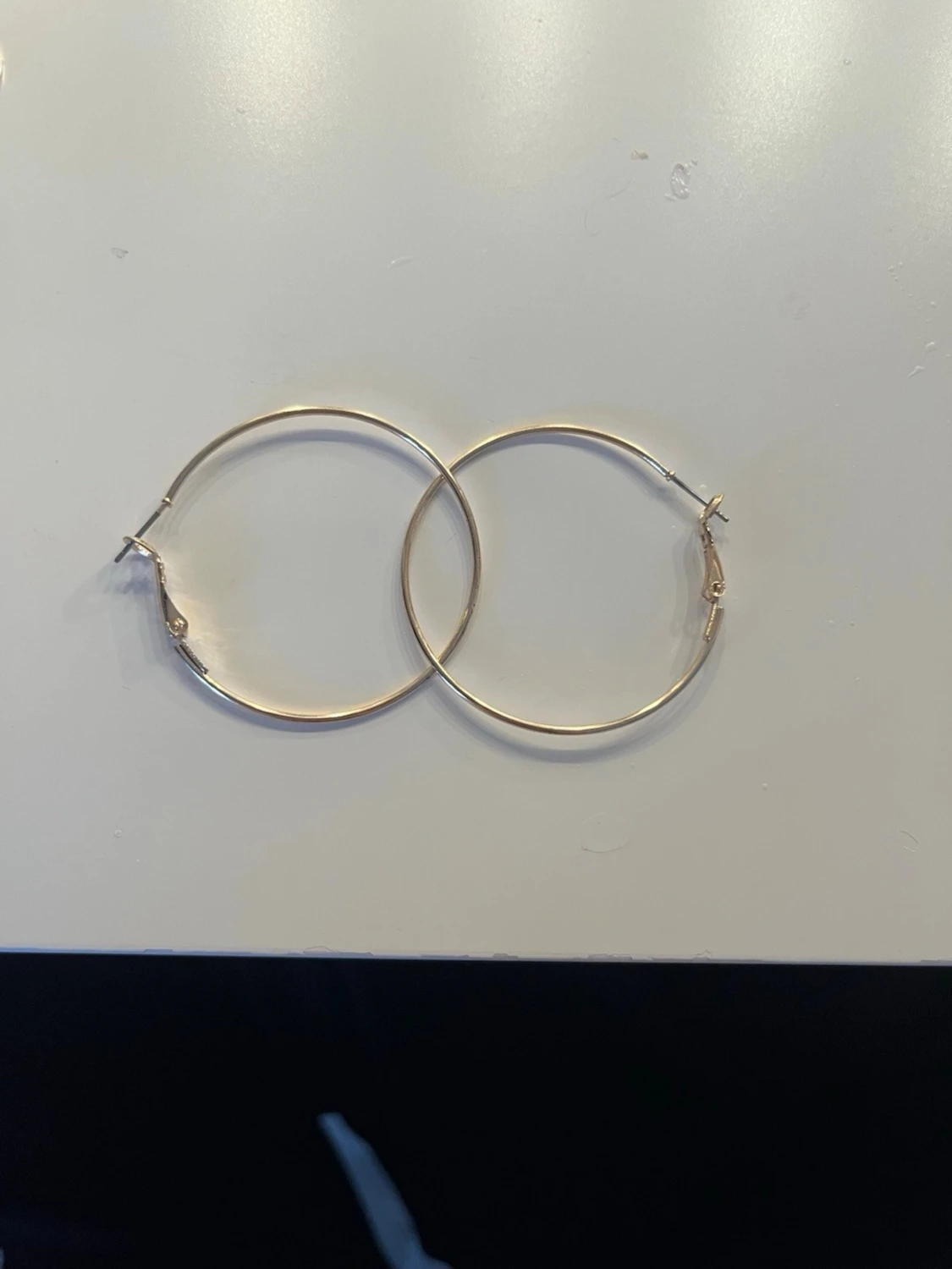 Guldiga hopps örhängen