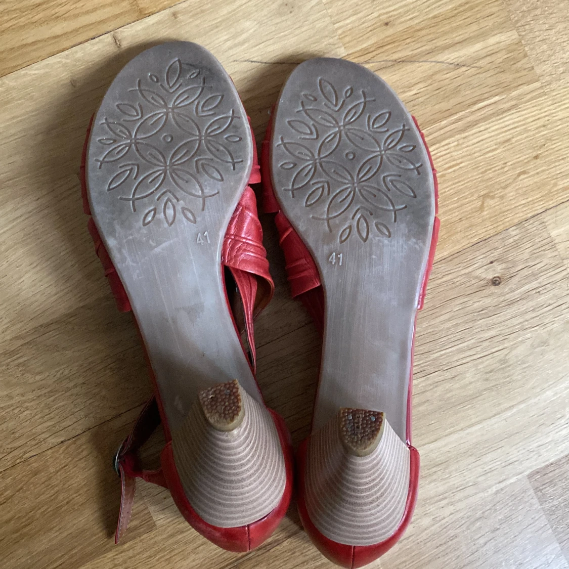 Högklackade skorna  - 3