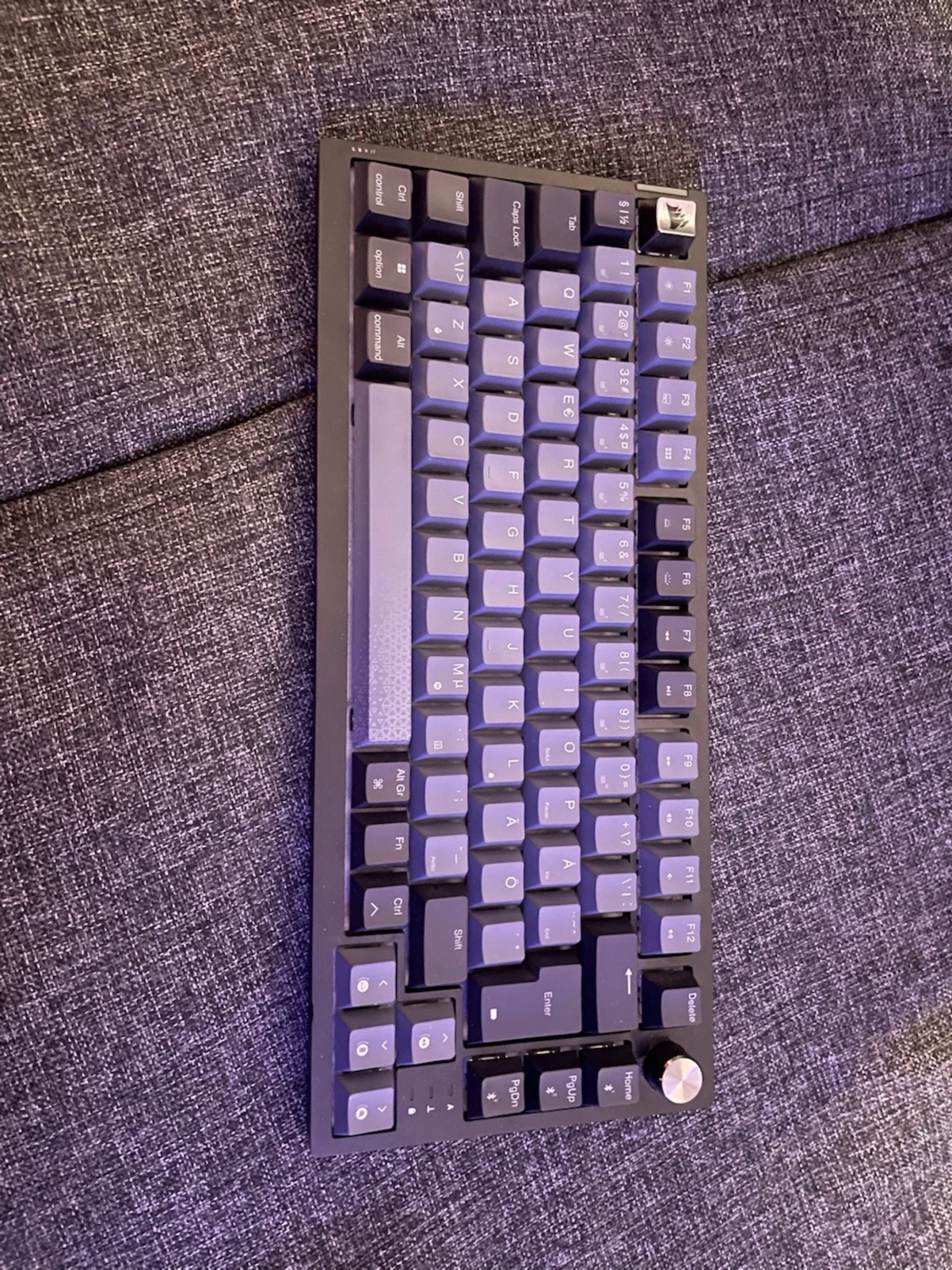 Corsair K65 Plus Wireless - 1