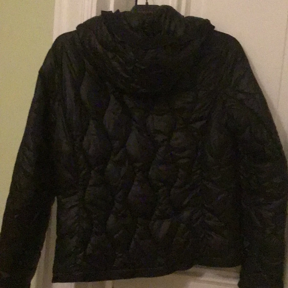 Svart quiltad pufferjacka från Amisu - 2