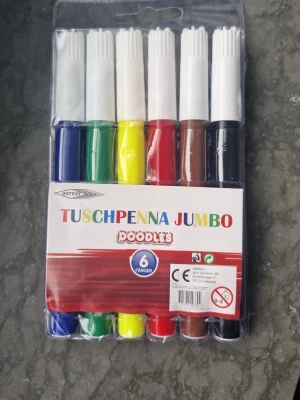 Färgpennor - Ett paket med tuschpennor i olika färger. Aldrig öppet.