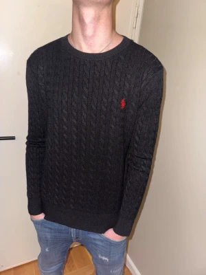 Stickad Polo Ralph Laurent tröja - Helt ny klassisk stickad tröja från Ralph lauren. pris 599, Priset är inte hugget i sten