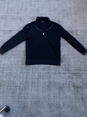 Half zip tröja - Snygg half zip tröja från Zara | mycket bra skick, 8/10 | storlek S | pris kan diskuteras!