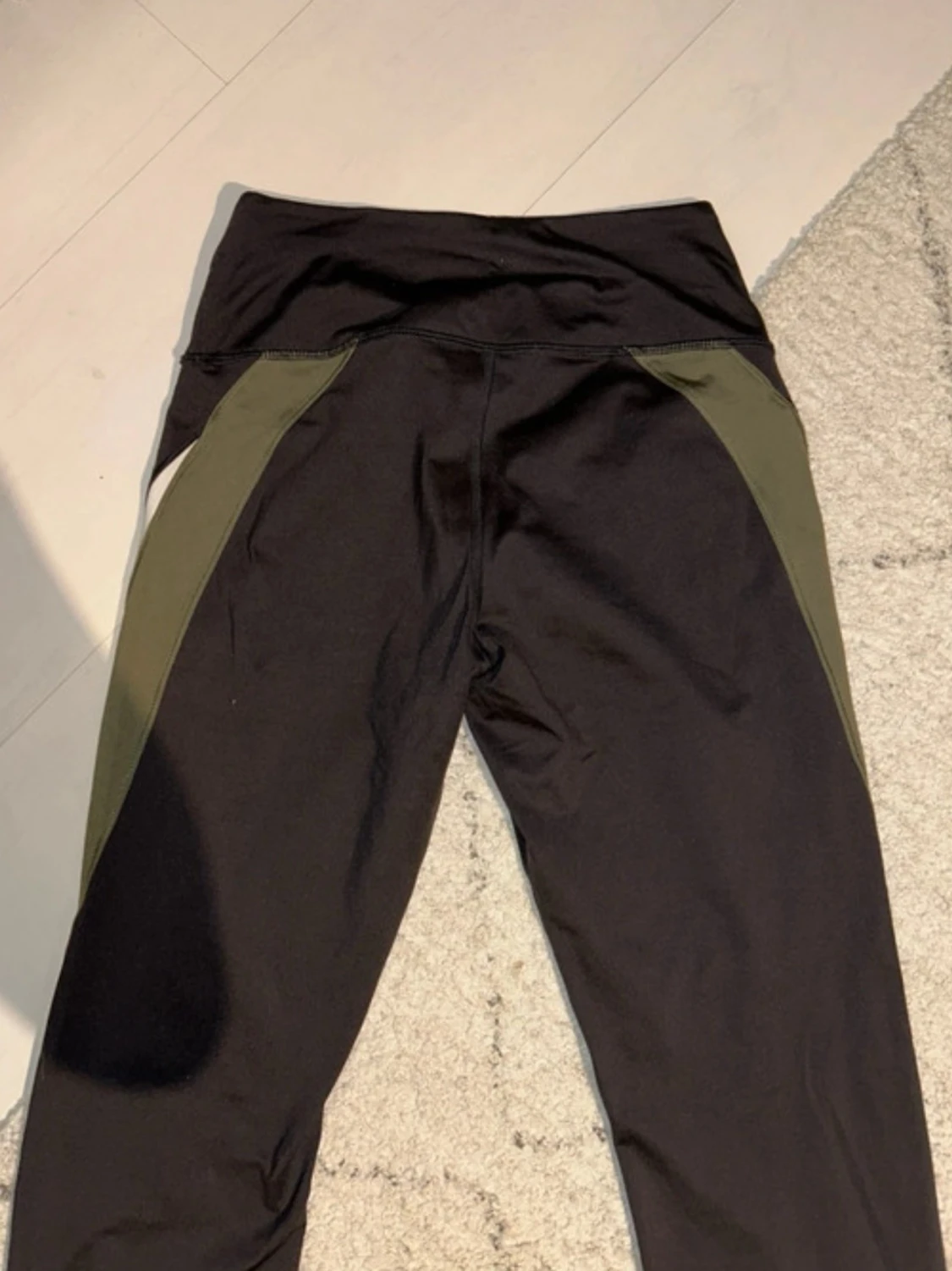 Svarta och gröna leggings från H&M - 4