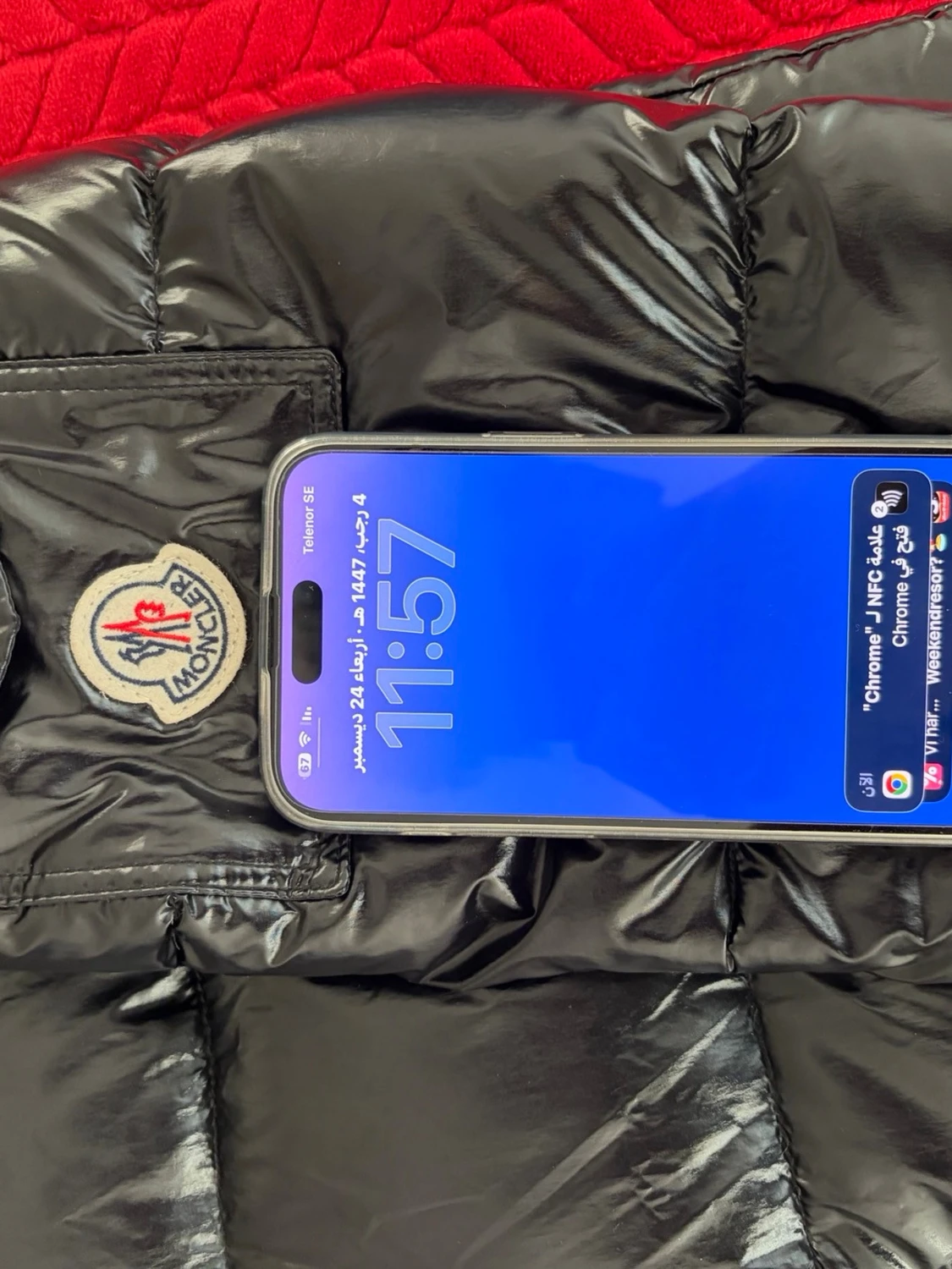 Svart Moncler pufferjacka med huva - 1