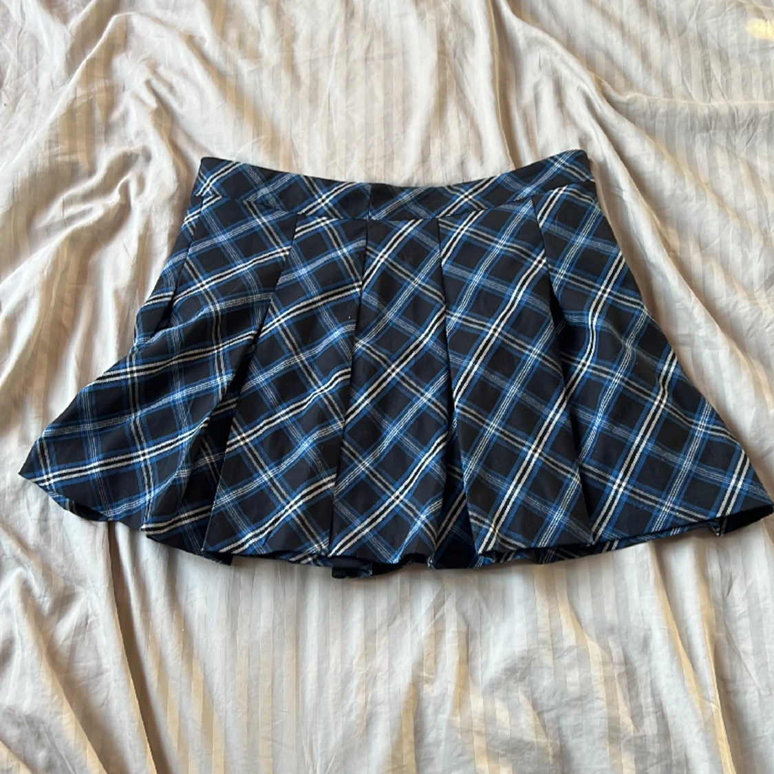 Blårutig kortkjol från H&M Divided - 90