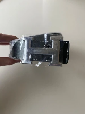 Svart H bälte - Riktigt bra kvalité. Helt nytt
