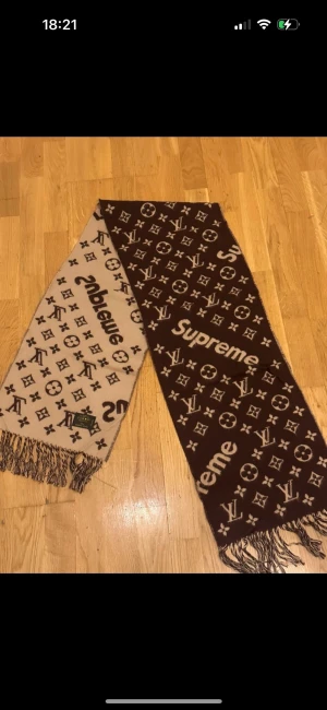 Halsduk - Säljer en jätte fin halsduk jätte skön och elegant