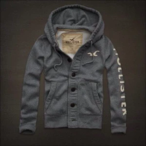 DROP DENNA VECKA 51 (Dec 24-28 ) VINTAGE HOLLISTER & A&F - SKICKA GÄRNA EGNA FÖRLSAG! Tja, dessa tröjor är några av de trendiga vintage kläderna som är eftertraktade som jag får in! Hör av dig ifall du är intresserad av någon av dessa och ange storlek . Skicka även bild ifall ni söker något specifikt! FÖLJ FÖR ATT EJ MISSA‼️