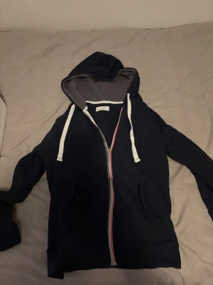 Ziphoodie från pier one - En sjukt fet ziphoodie från pier one i storlek s 