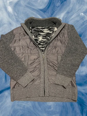 En tröja och jeans - Jeansen är storlek 30/30 och tröjan S