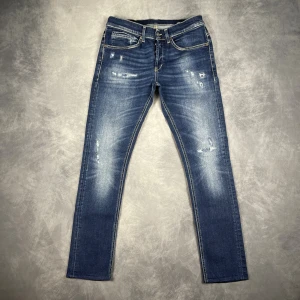 Dondup ”GEORGE” Jeans - Skick: 9/10. | Ingår: Endast byxorna. | Nypris: +- 3000 SEK.