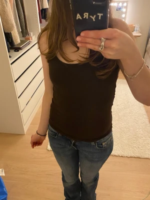 Brunt linne från Gina Tricot - Säljer detta superfina bruna linnet från Gina Tricot, Nästan helt oanvänt!