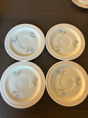 Hebei porslin fat - 4 fat & 1 kopp