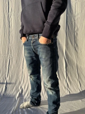 Replay - Säljer ett par schyssta Replay jeans i storleken 30/32. Skicket är 7/10 