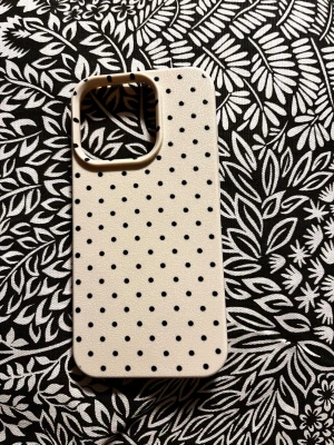 Prickigt mobilskal iPhone 15 PRO  - Aldrig använd. Fick i julklapp men var fel modell!