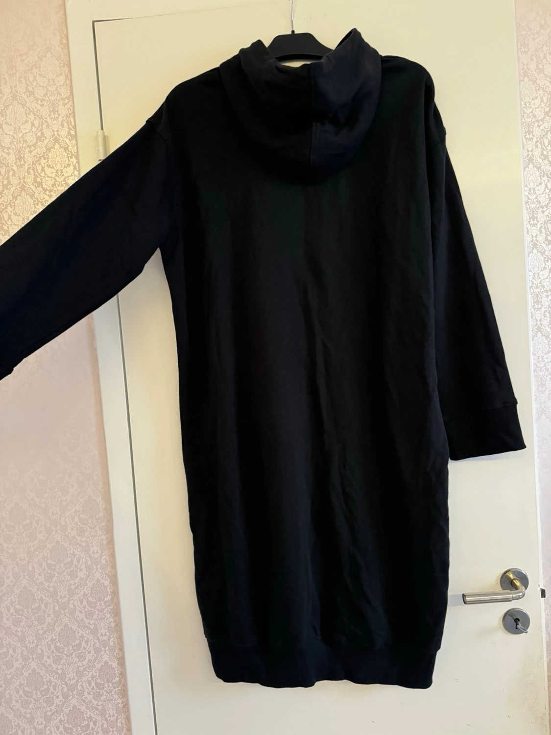 Storlek S Svart hoodie-klänning / lång hoodie – oversize passform och stilren från Lager 157 - 4