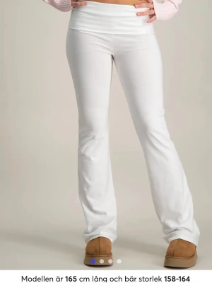 Vita joga pants från gina tricot! - Jätte snygga och bekväma byxor säljer för de inte passar längre💕