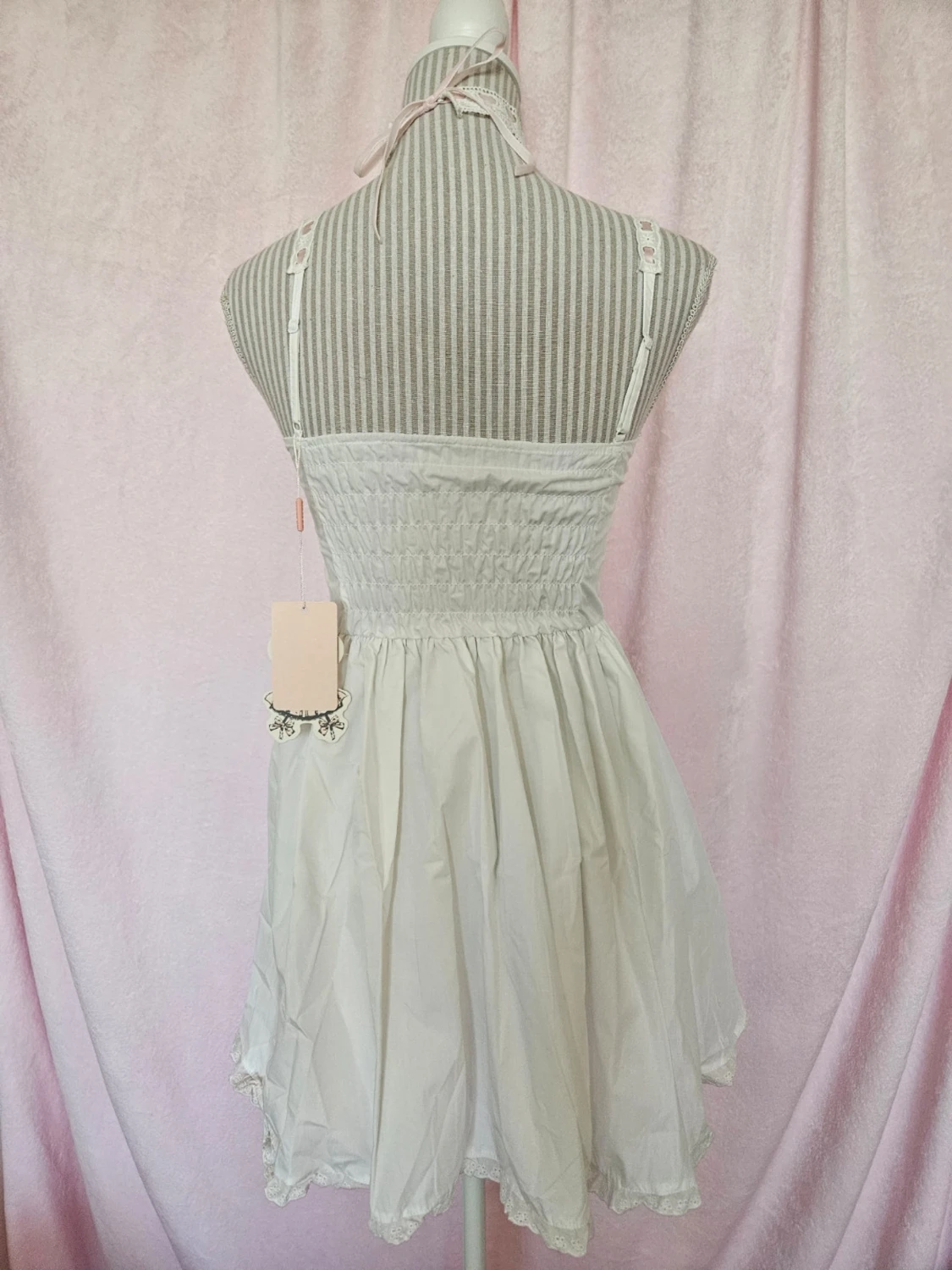 Söt vit klänning med rosa snörning - 2