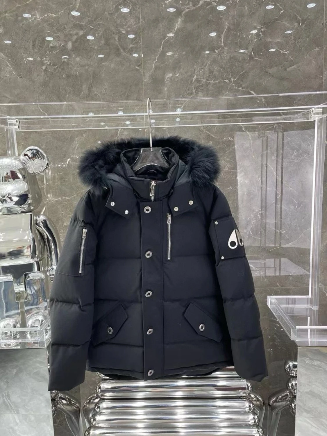 Svart dunjacka från Moose Knuckles - 1