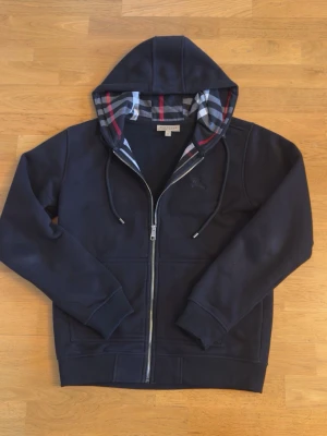 Burbarry kofta - Svart Burbarry kofta