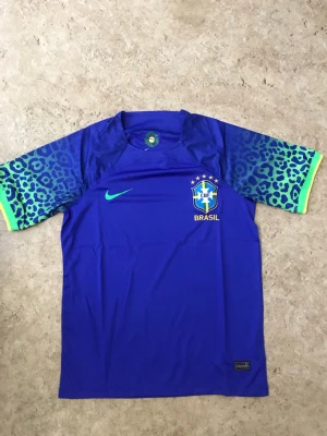 Helt ny Brasilien fotbollströja! - Helt ny Brasilien fotbollströja!