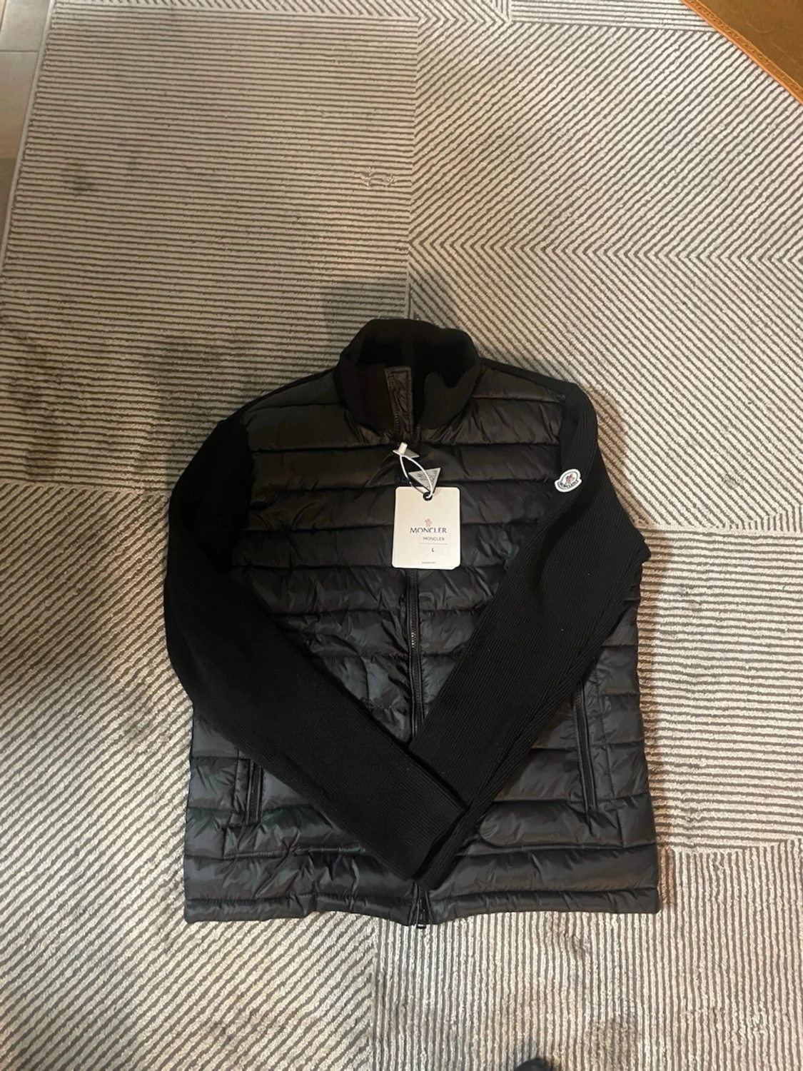 Svart Moncler pufferjacka stickad