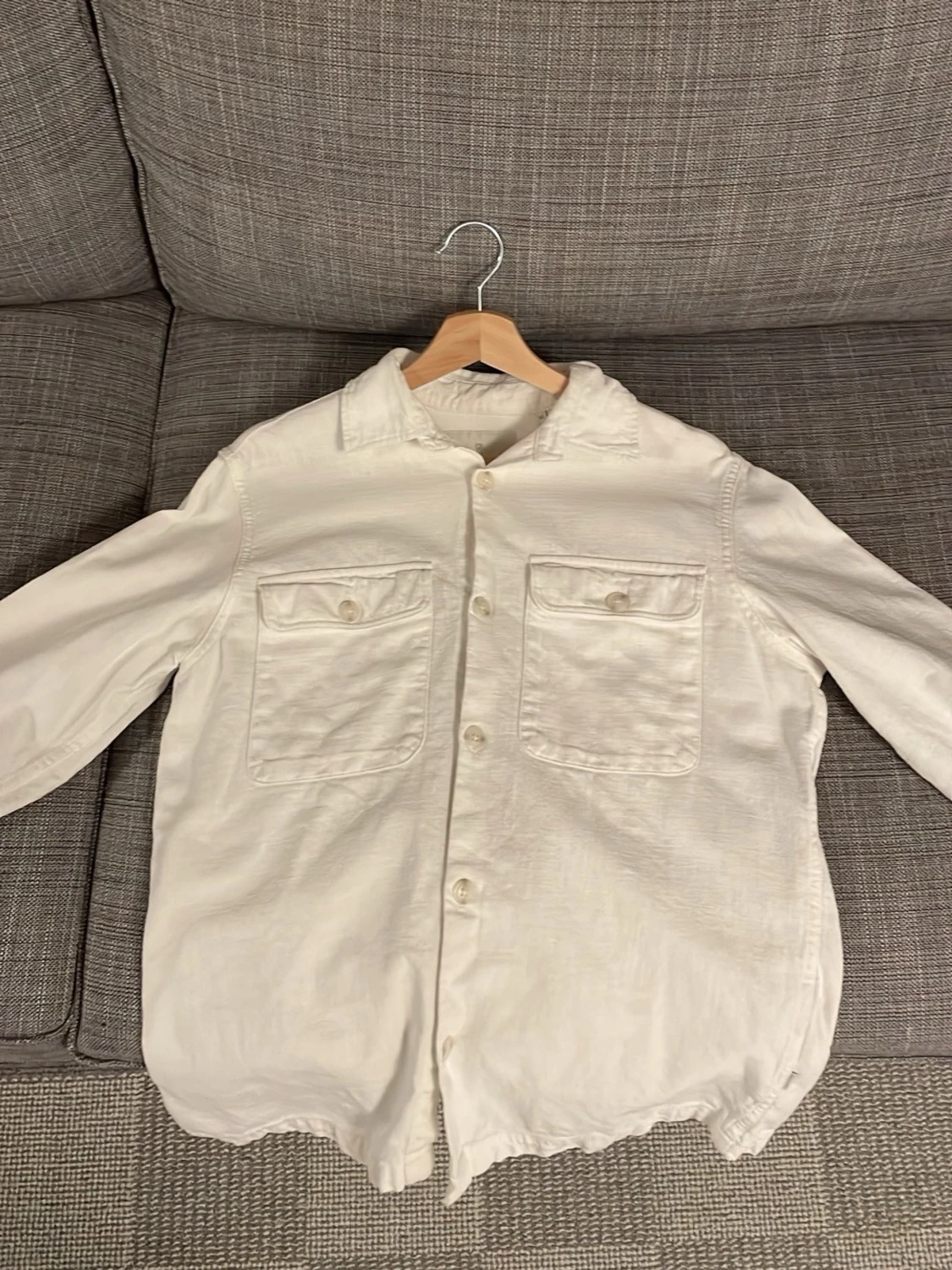 Vit overshirt med fickor
