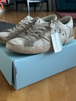 Philippe model trainers - Storlek 45| skick 7/10 andvända men okej skick, allt og ingår! Pm för mer info 