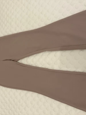 Beige yoga byxor  - Har kortat ner byxorna. Passar 157-161❤️