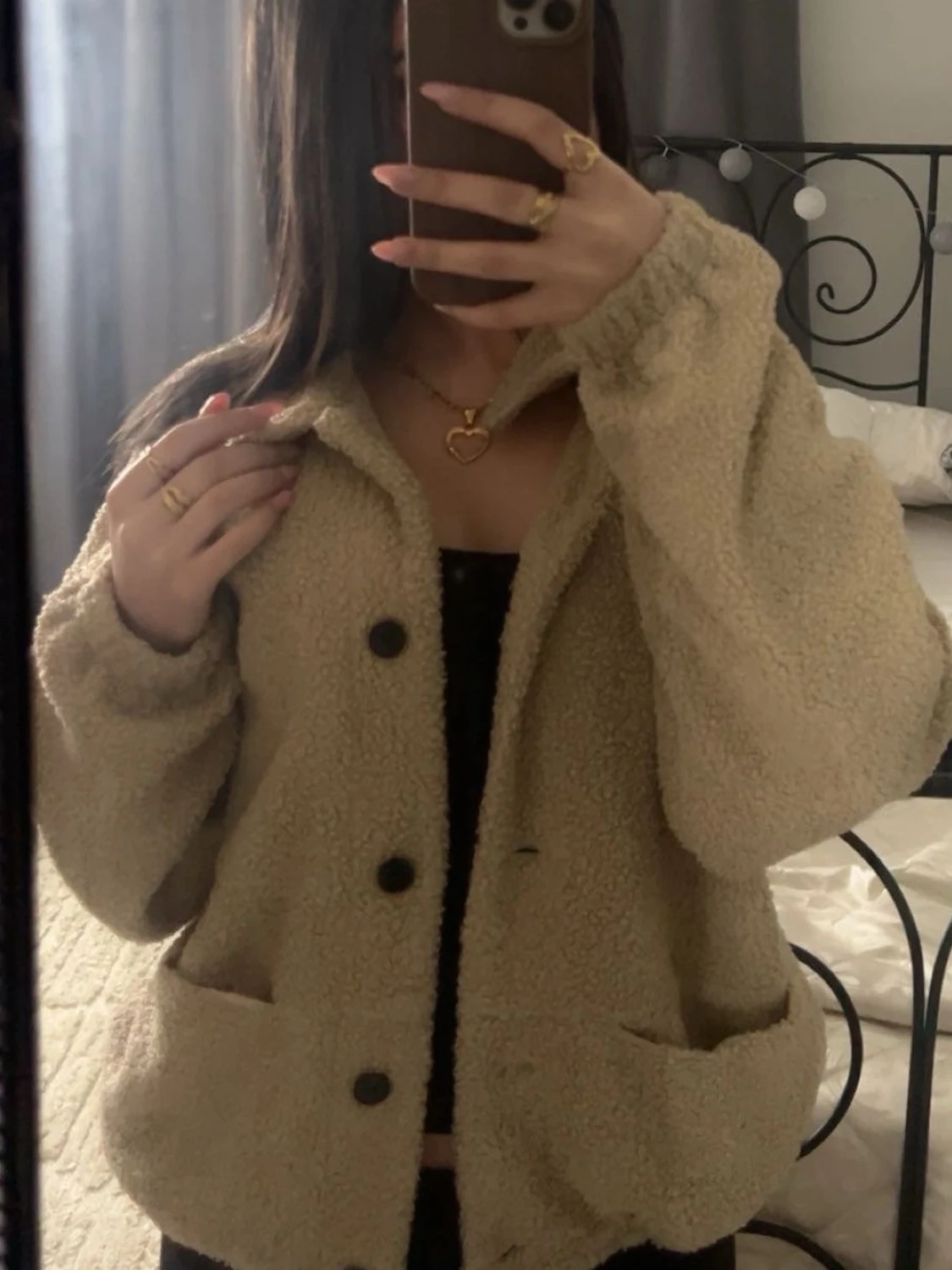 Beige teddyjacka med stora knappar - 1