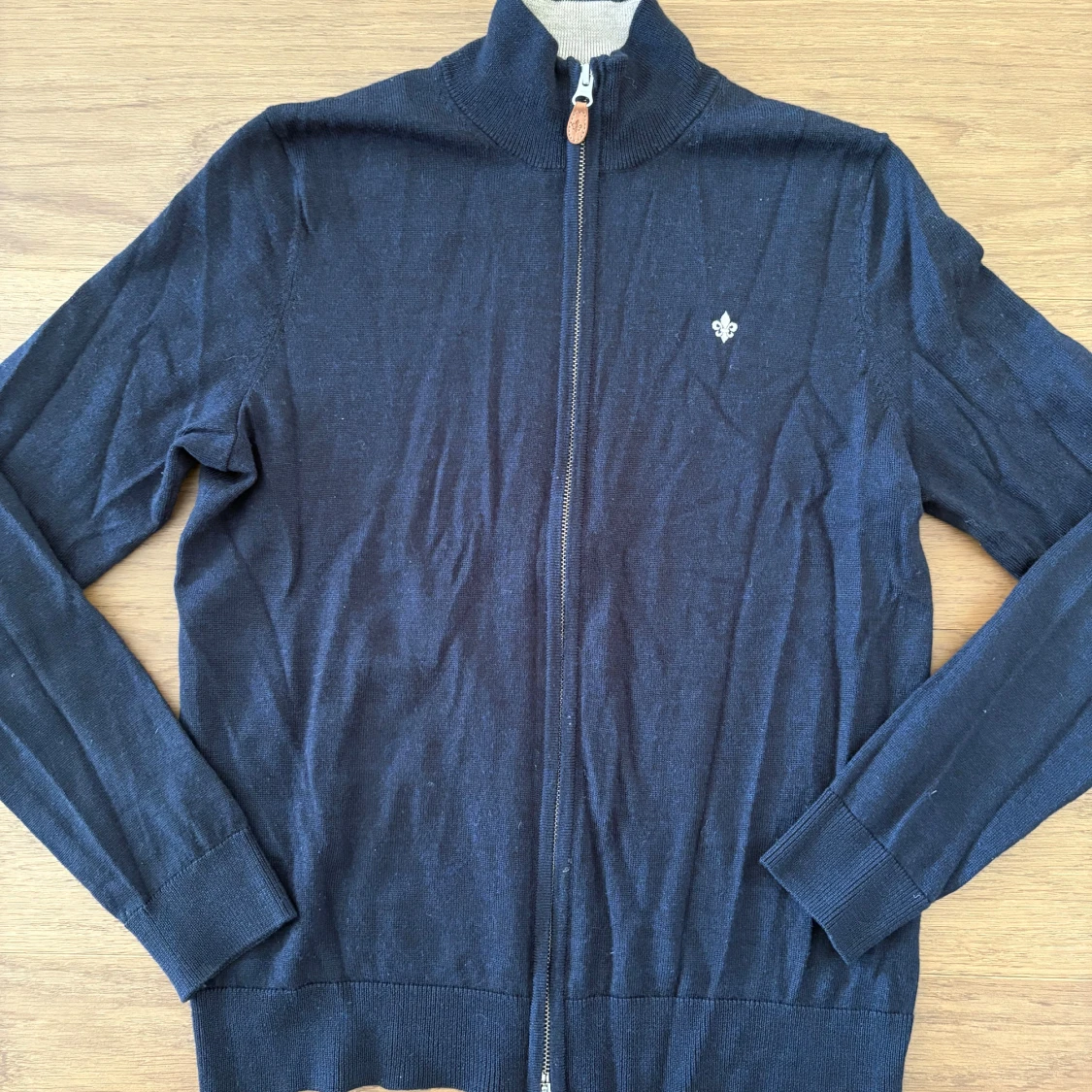 Marinblå kofta från Morris i merinoull