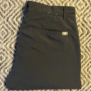 Footjoy Byxor - Footjoy Byxor! | Skick 9/10 mycket bra | Färgen är ljusare i verkligheten! | Nypris 1000kr | Mitt pris 399kr | Kom pm vid frågor eller funderingar! | Postas eller hemleverans i Gävle området!