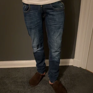 Replay Jeans  - Säljer dessa trendiga jeans från replay. Väl omhändertagna och i bra skick. 