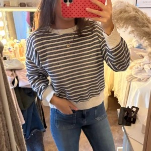 Zara tröja - Så snygg tröja från Zara🩷Fint skick! Skriv vid intresse eller frågor🧸